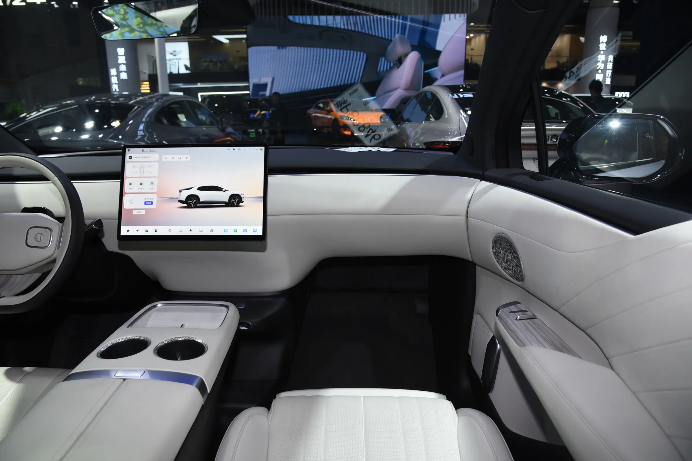 Changan-Qiyuan-E07-interior-4