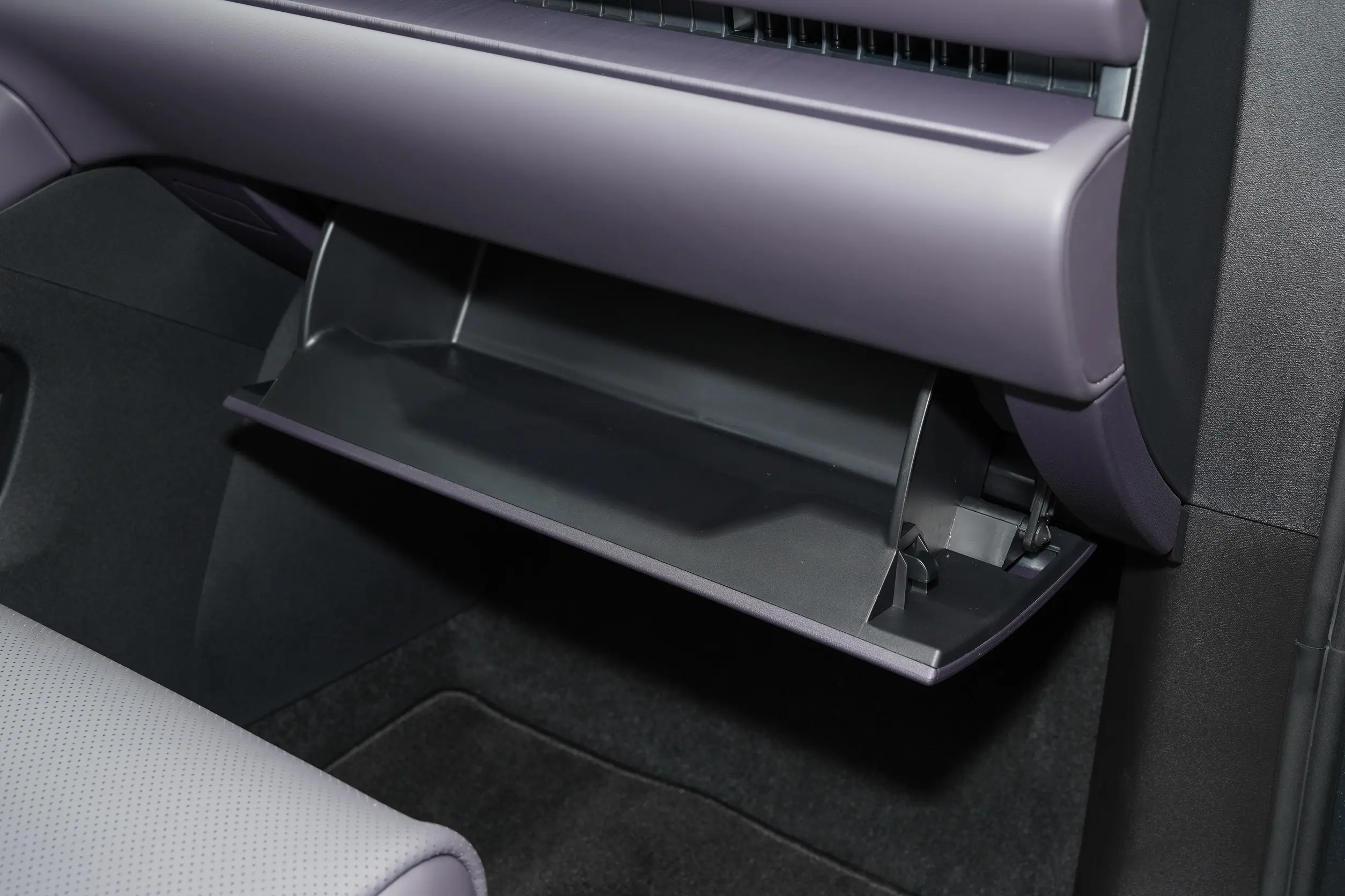 Leapmotor-C16-2024-interior-4