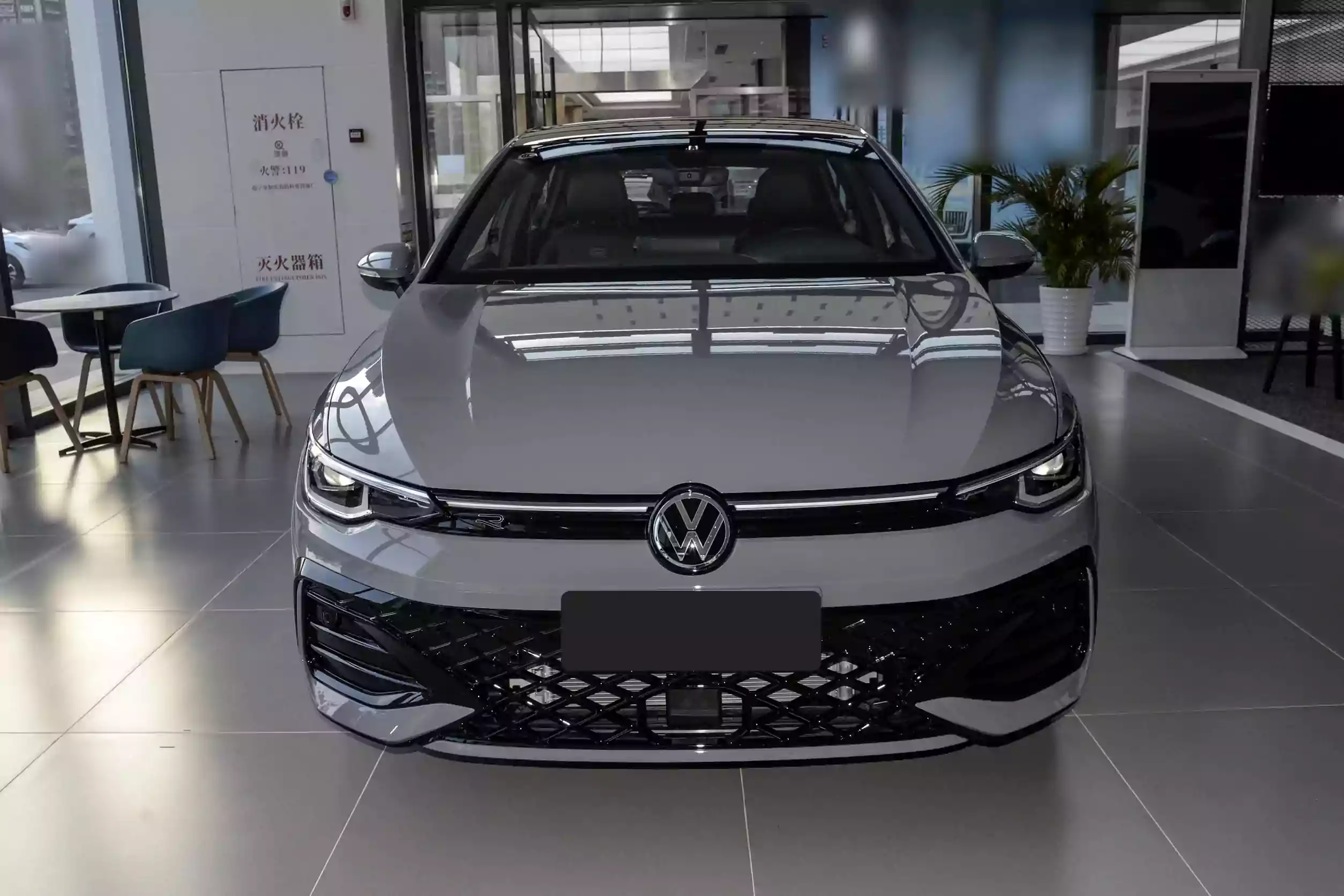 Volkswagen-Golf-2025-appearance-2